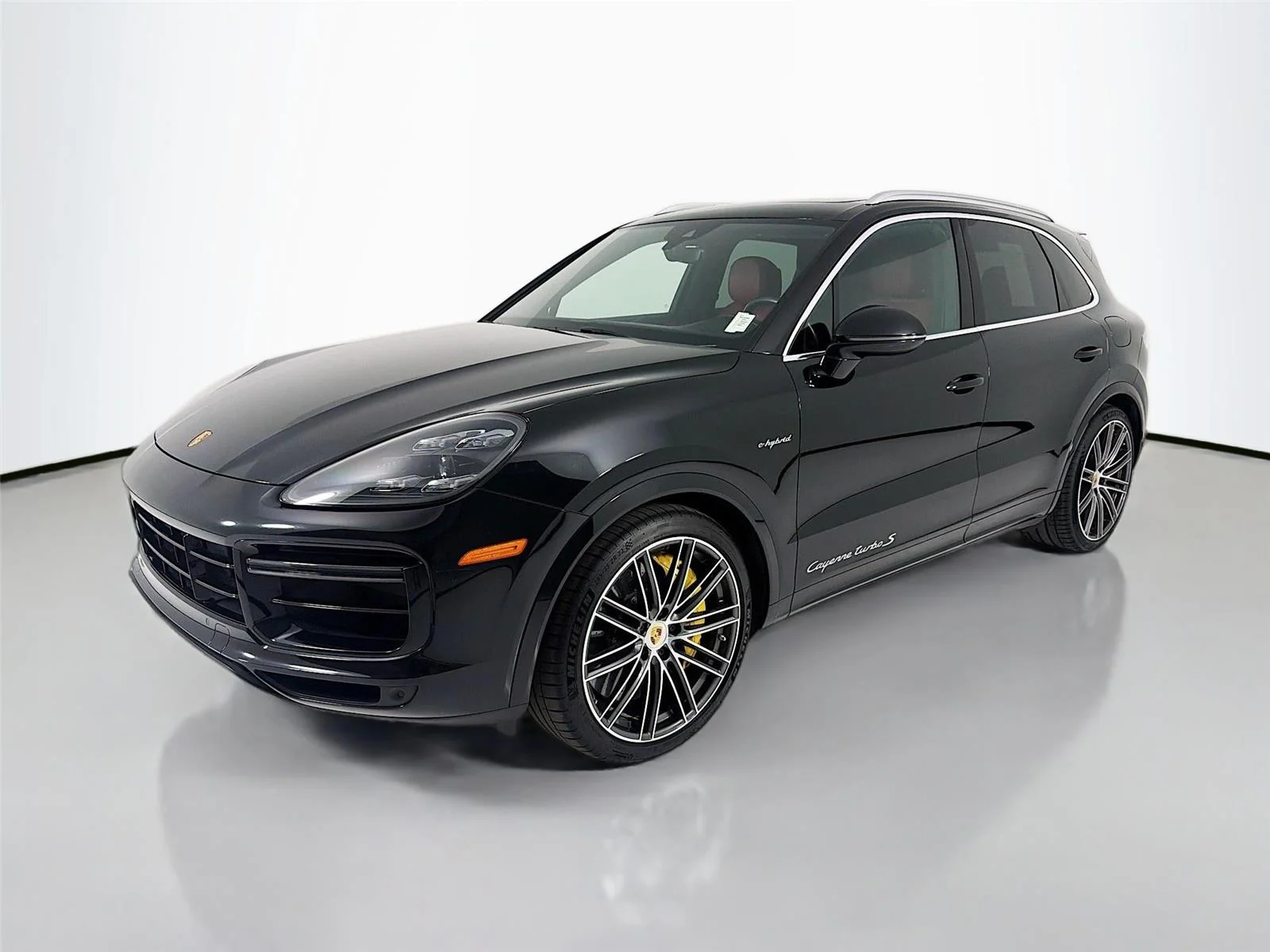 2023 Porsche Cayenne Turbo S E-Hybrid's photo
