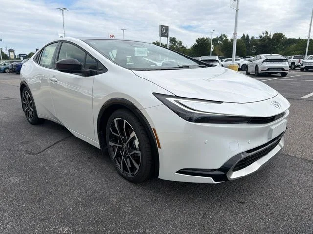 New 2026 Wind Chill Pearl Toyota XSE image 4