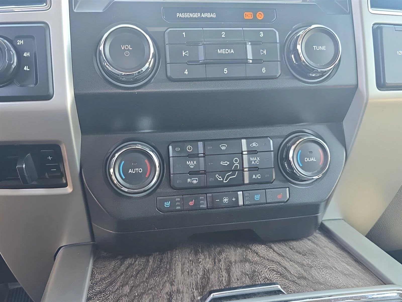 Used 2019 Blue Jeans Ford LARIAT image 8