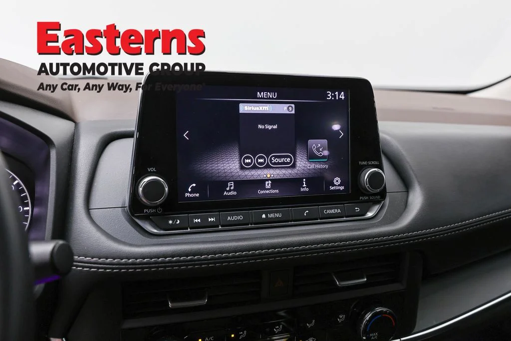 Used 2023 Red Nissan S image 19