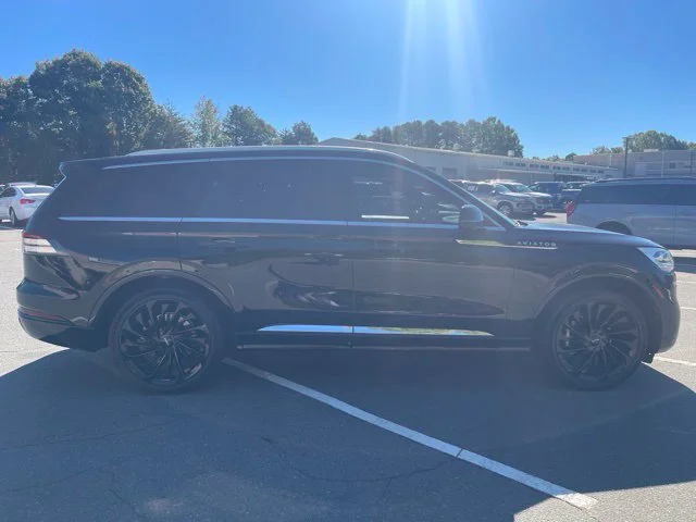 Used 2022 Black Lincoln Reserve image 6