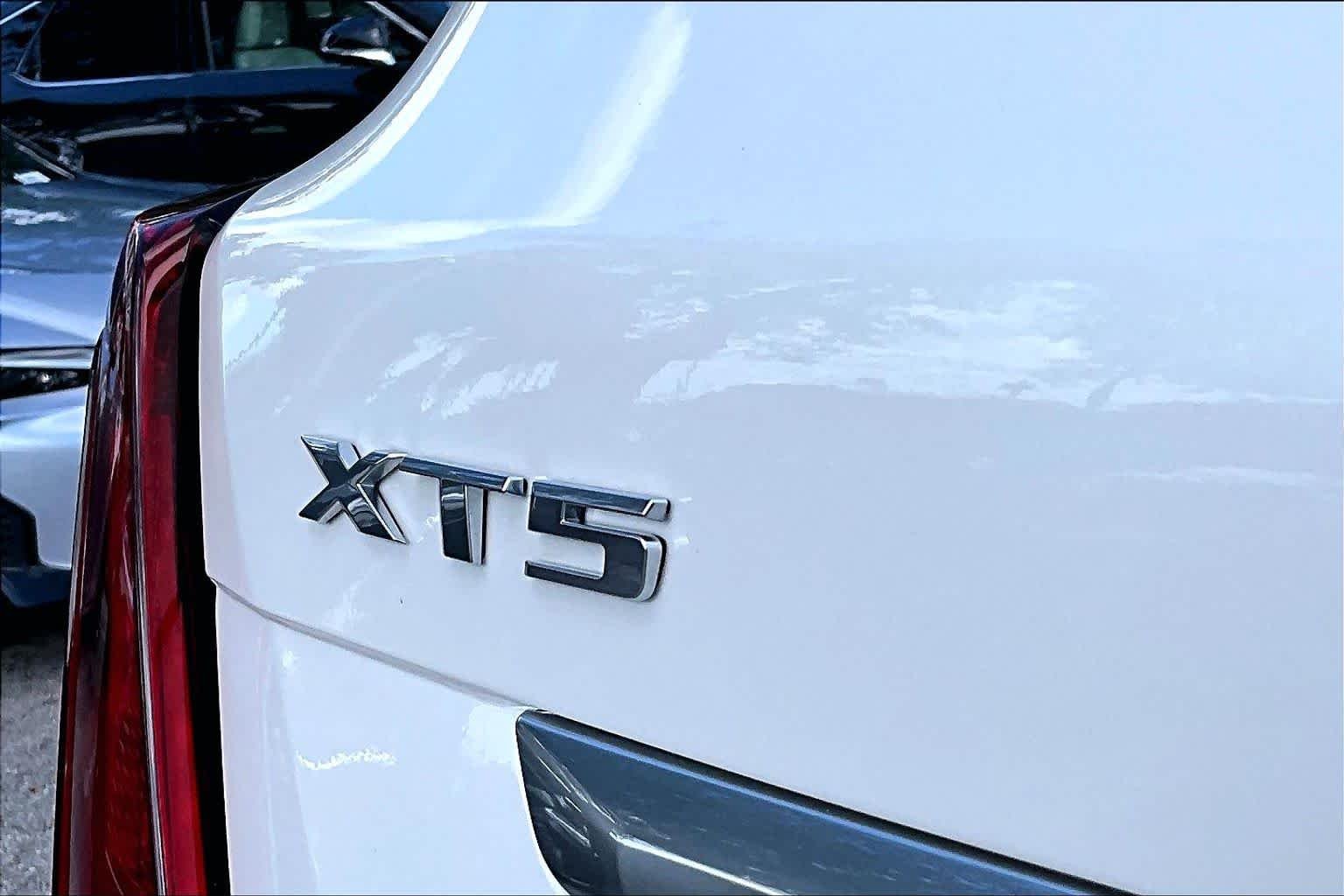 Used 2020 Crystal White Tricoat Cadillac Premium Luxury FWD image 10