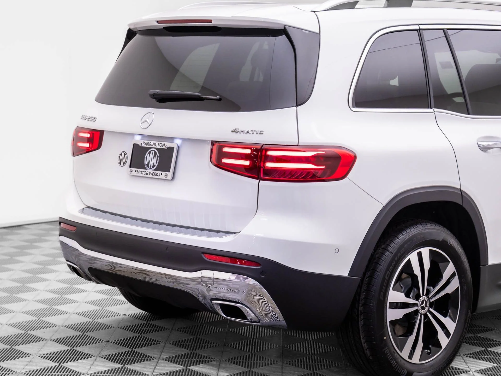 New 2026 White Mercedes-Benz GLB 250 image 39
