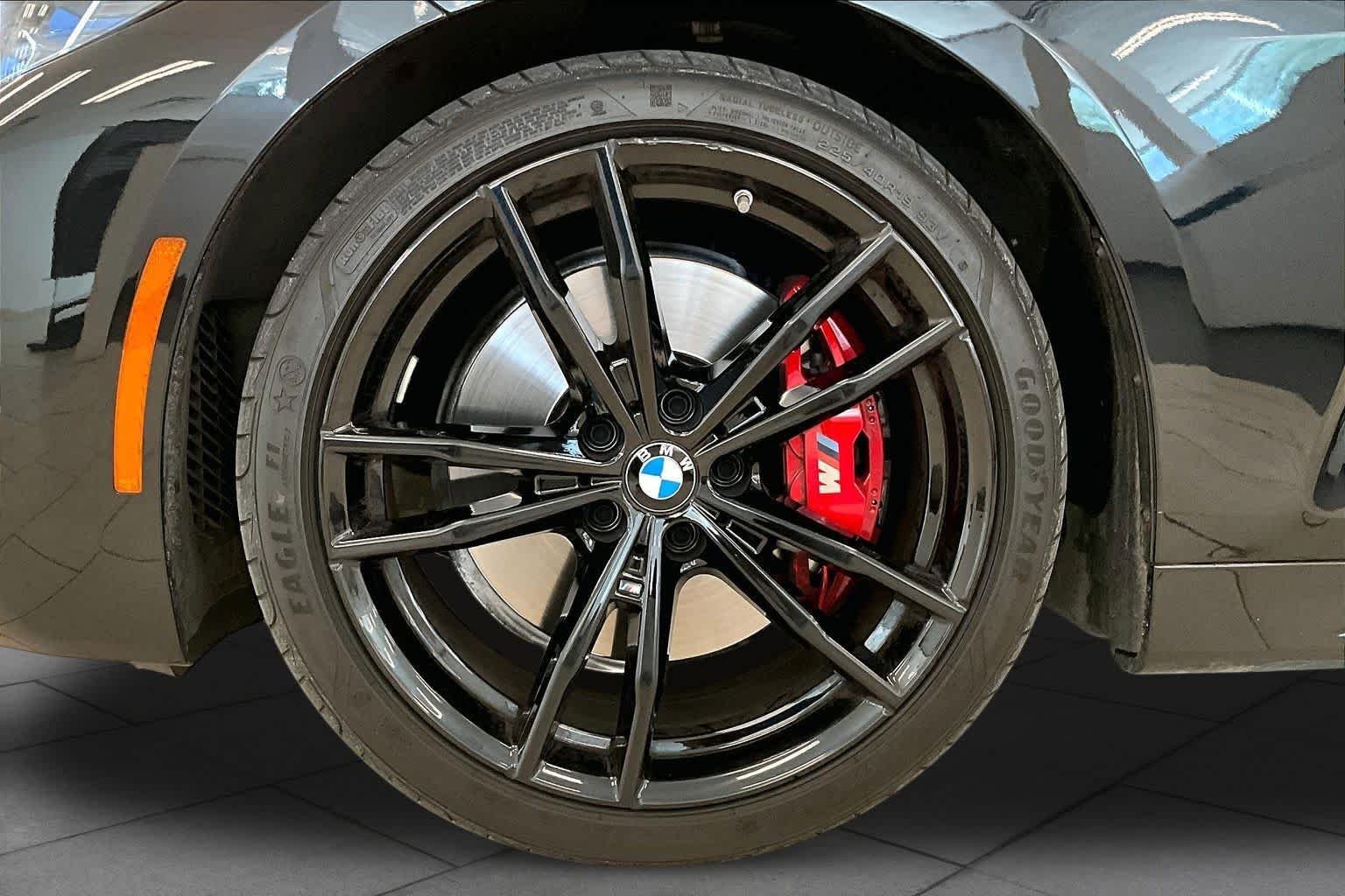Used 2022 Black Sapphire Metallic BMW M440i image 9