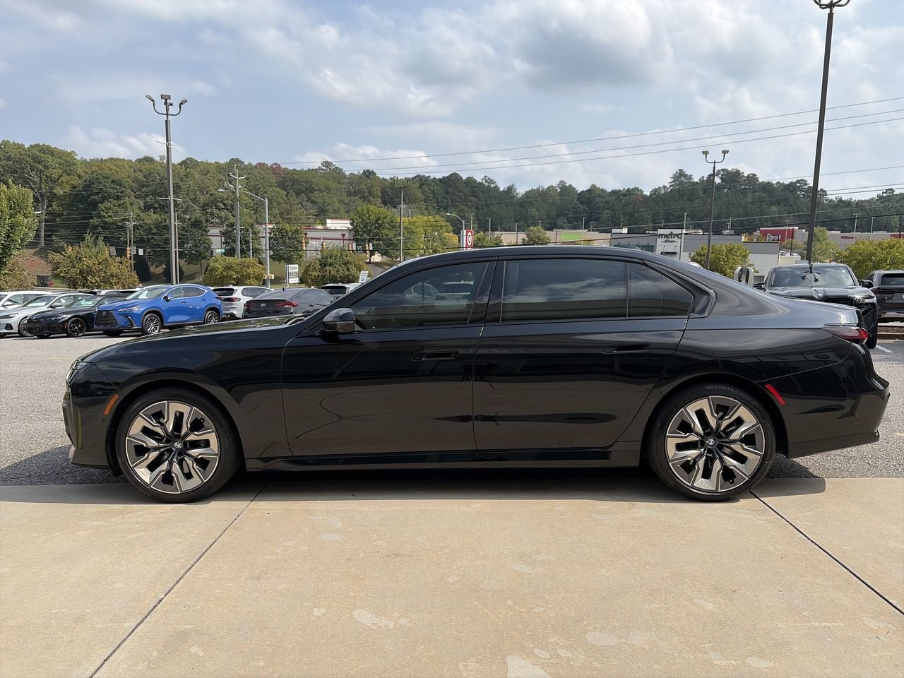 Used 2023 Black Sapphire Metallic BMW 740i image 5
