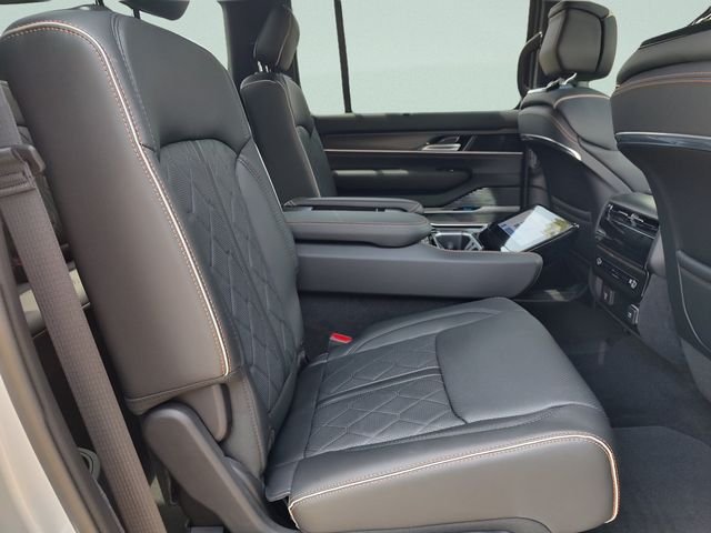 New 2026 Silver Zynith Jeep Summit Reserve image 30