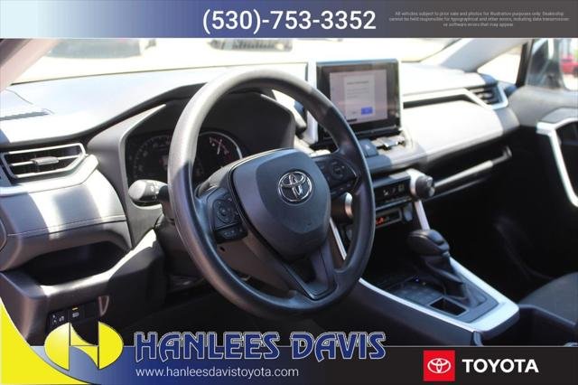 2025 Toyota RAV4 XLE - Photo 11
