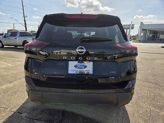 Used 2025 Super Black Nissan SV image 4