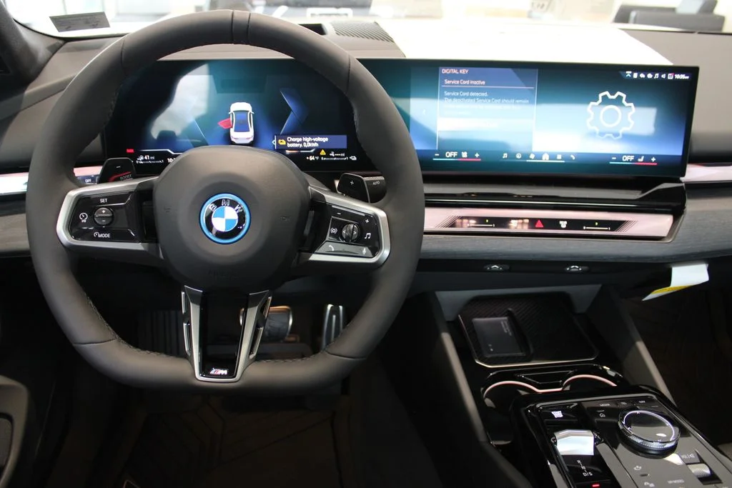 New 2026 Mineral White Metallic BMW 550e xDrive image 5