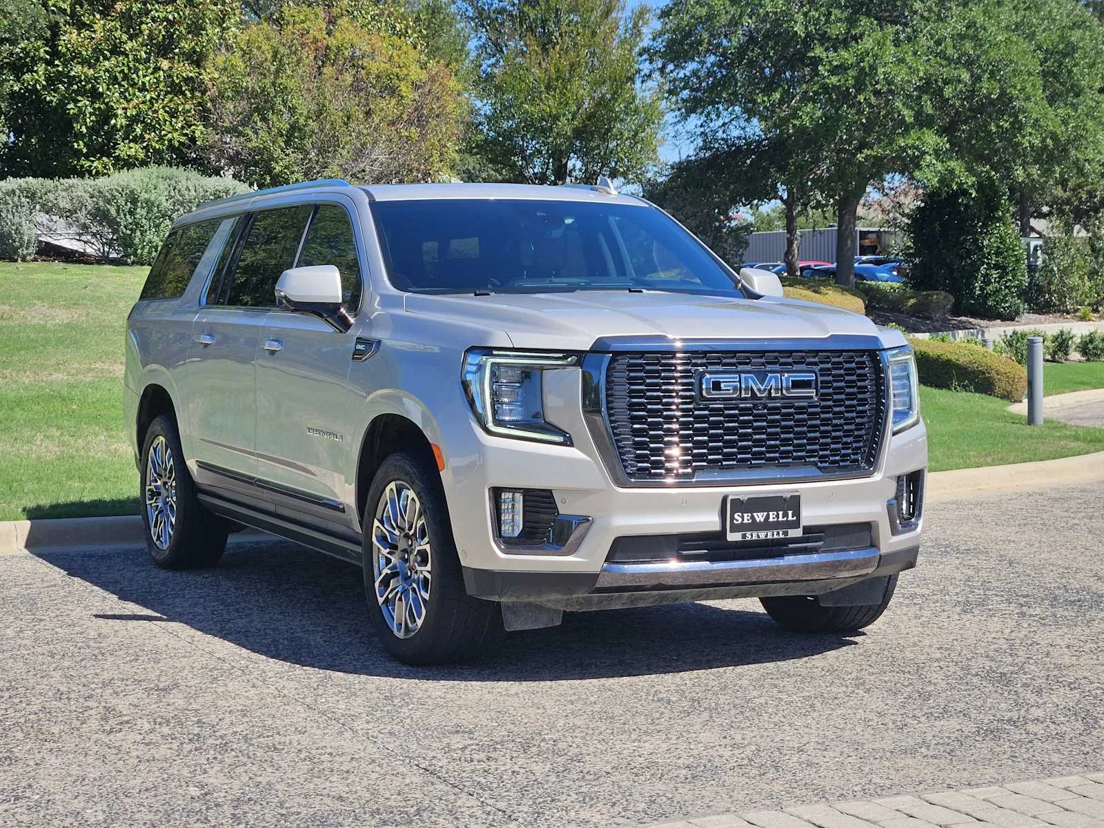 Used 2024 Pearl Beige Metallic GMC Denali Ultimate image 2