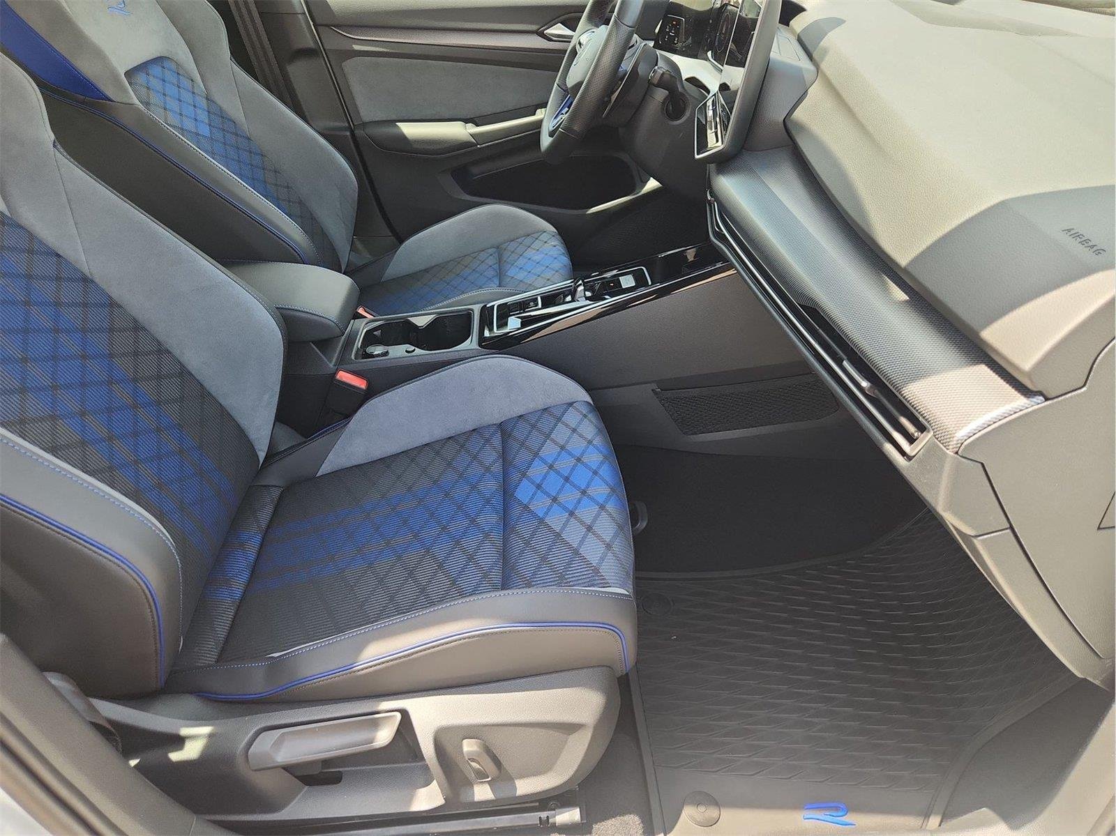 2025 Volkswagen Golf R photo 26 of 32