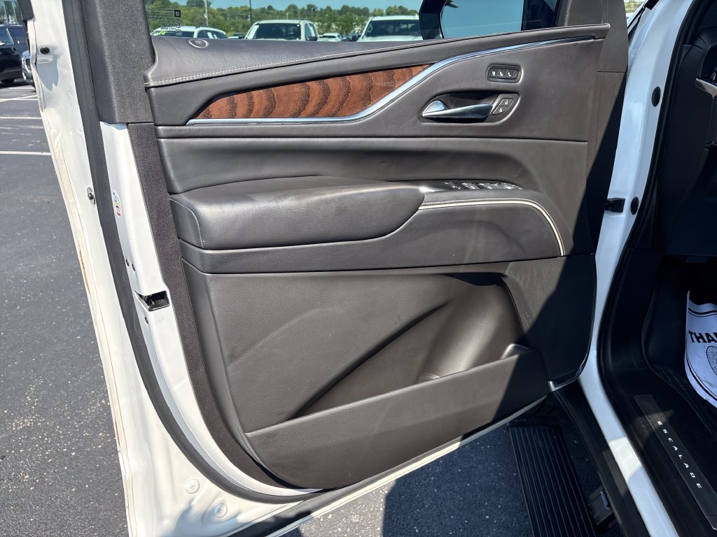Used 2022 White Cadillac Sport Platinum image 14