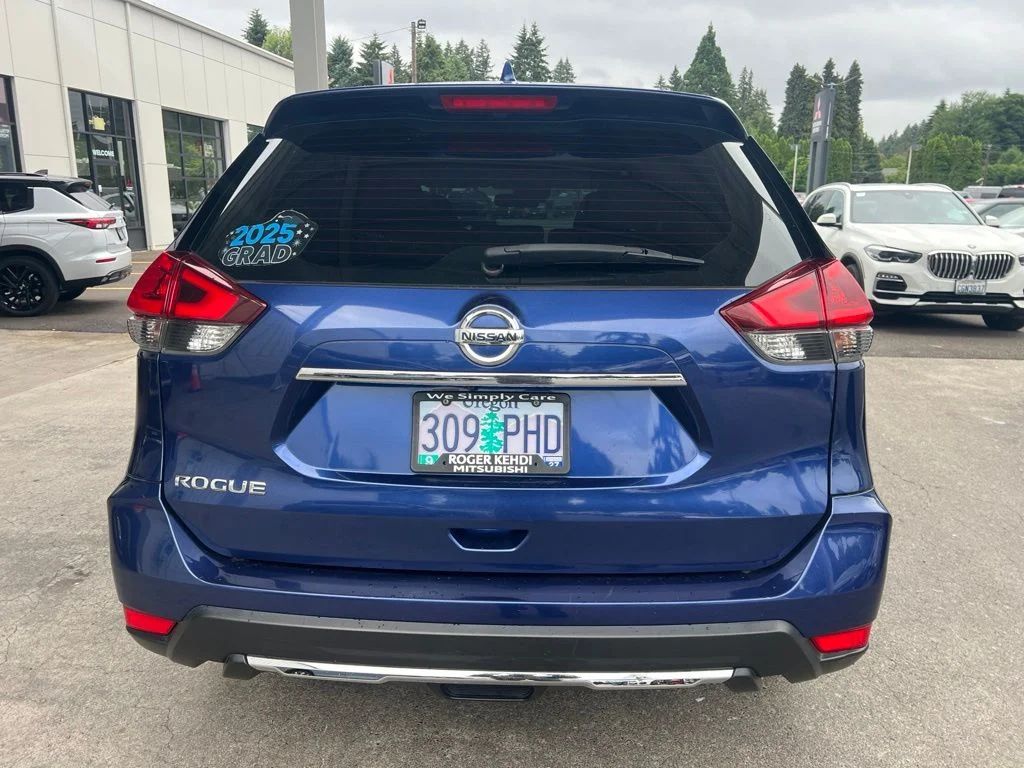 Used 2020 Blue Nissan S image 6