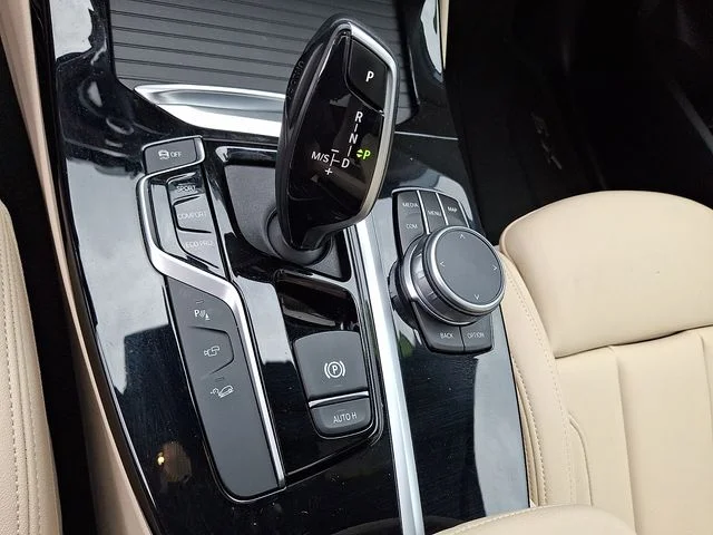 Used 2021 Gray BMW xDrive30i image 22