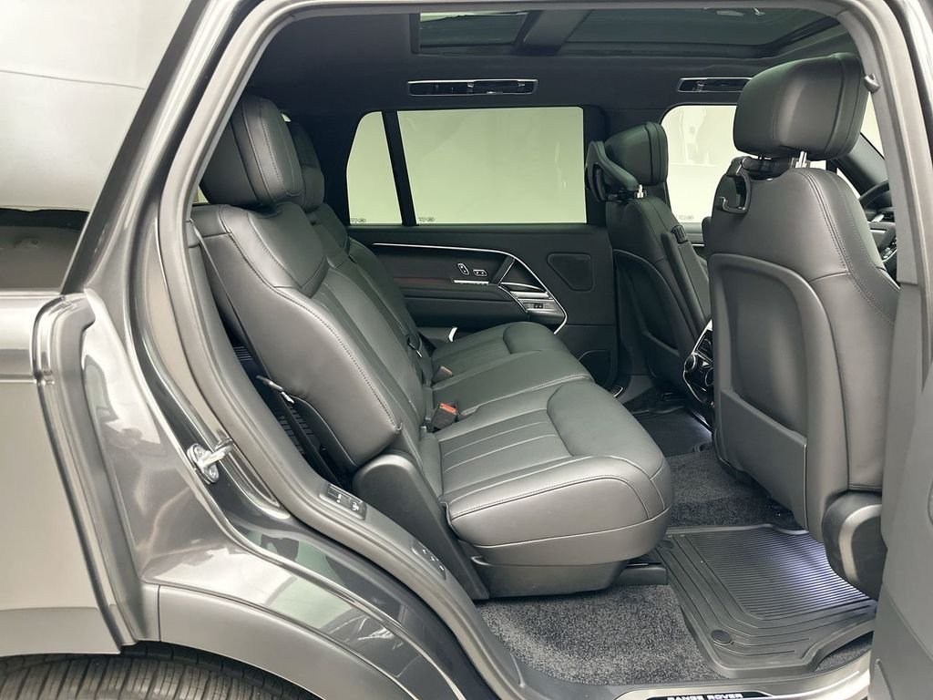 New 2026 Carpathian Gray Premium Metallic Land Rover SE image 15