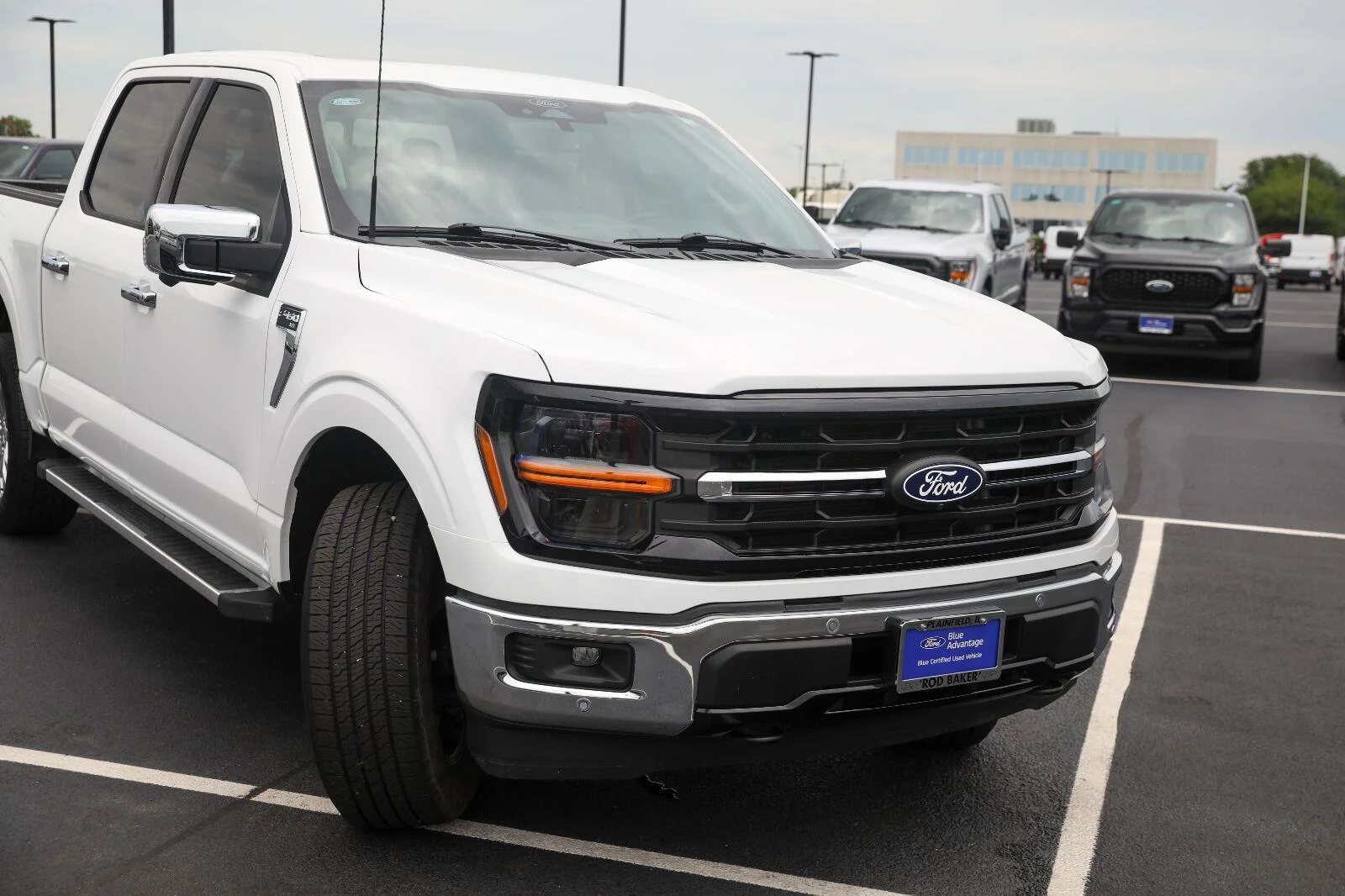 Certified Used 2024 Oxford White Ford XLT image 9