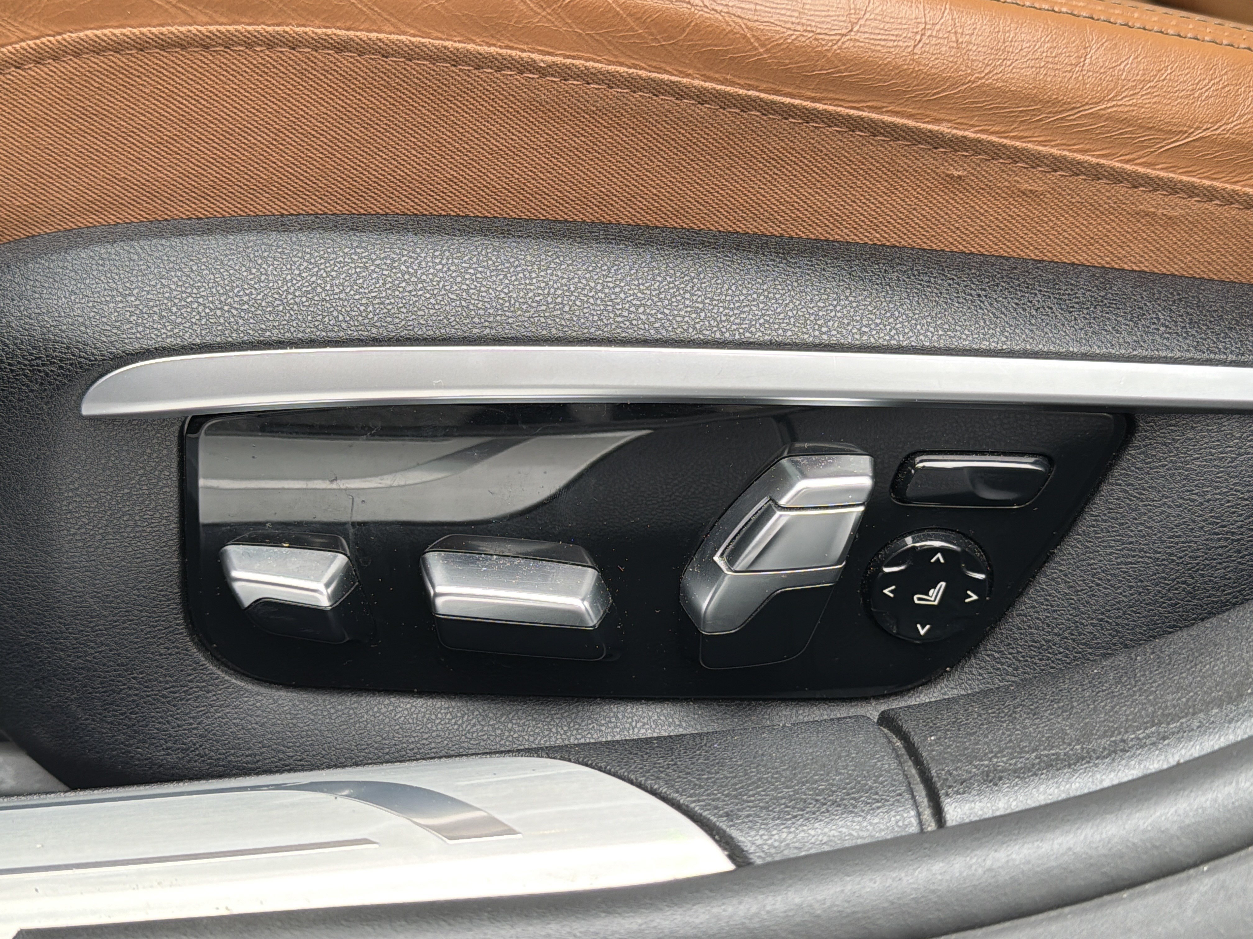 Used 2016 Singapore Gray Metallic BMW 750i xDrive image 18