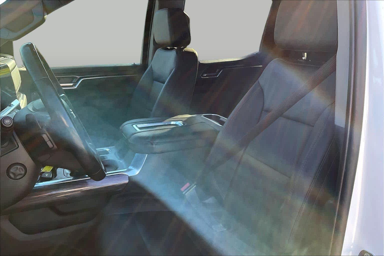Used 2022 Iridescent Pearl Tricoat Chevrolet LTZ image 8