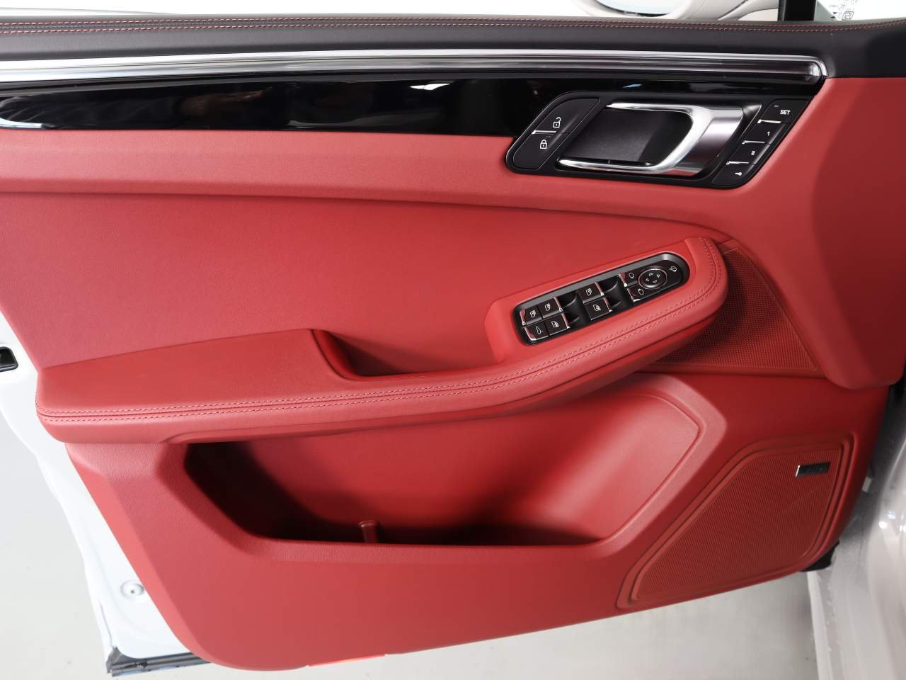 Certified Used 2026 Chalk Porsche Macan S image 21