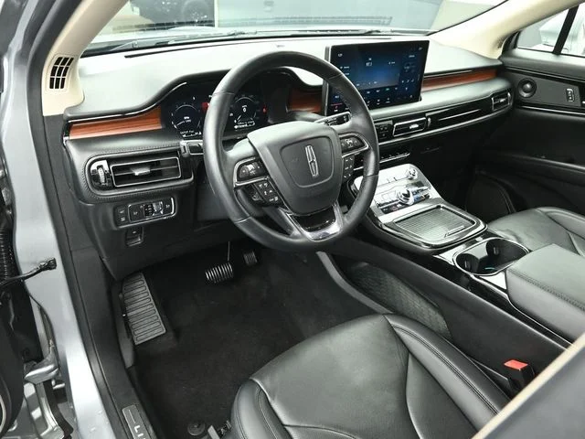 Used 2022 Silver Lincoln Reserve image 9