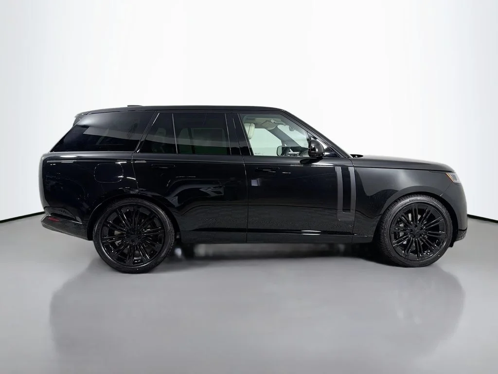 New 2026 Santorini Black Land Rover SE image 4