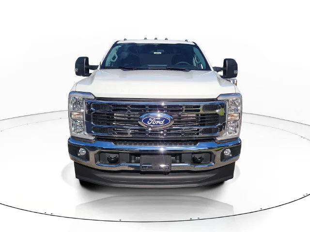 New 2027 Oxford White Ford XL 4WD CREW CAB image 2