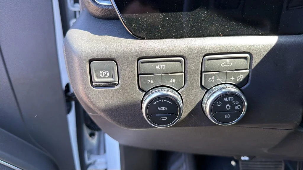 New 2026 Summit White GMC Elevation image 24