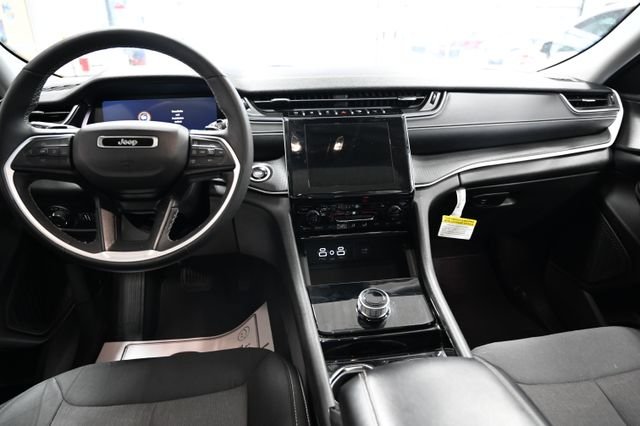 2023 Jeep Grand Cherokee Laredo - Photo 13