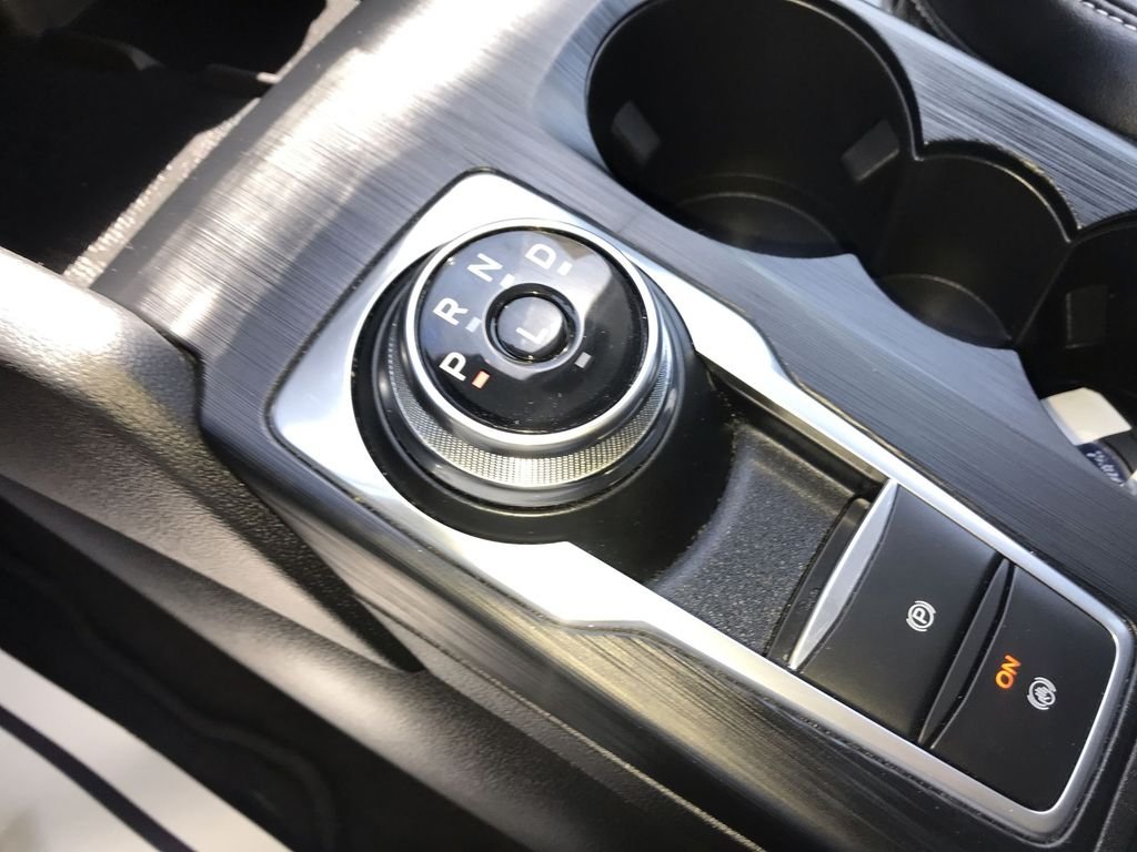 Used 2025  Ford Platinum image 19
