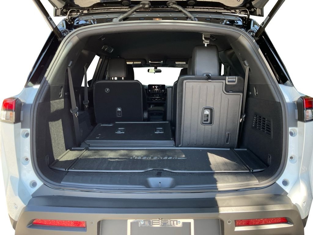 Used 2025 White Nissan Rock Creek image 13
