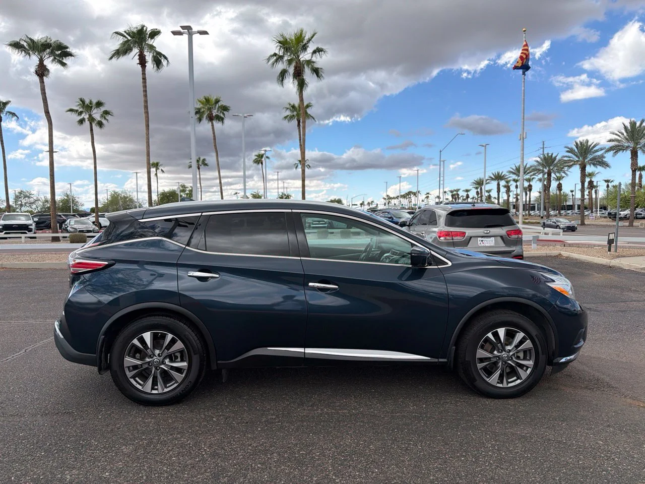 Used 2017 Arctic Blue Metallic Nissan SL image 3