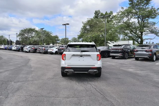 Used 2021 White Ford Limited image 3