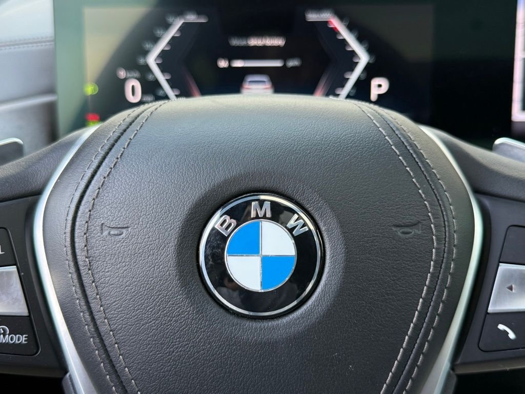 Used 2024 White BMW xDrive40i image 25