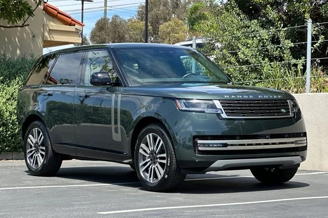 New 2026 Belgravia Green Land Rover SE image 7