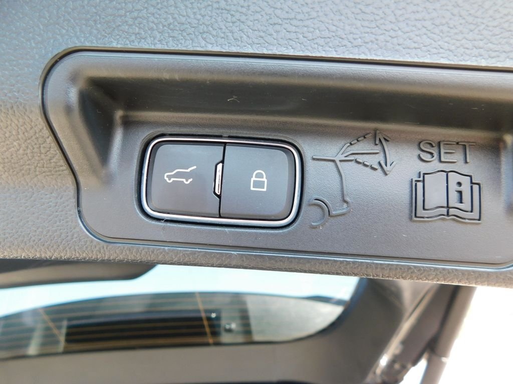 Used 2023 Black Ford XLT image 27