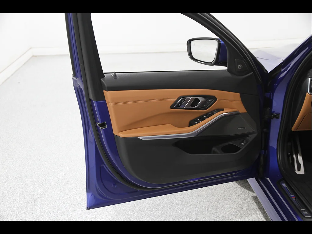 Used 2020 Portimao Blue Metallic BMW 330i xDrive image 4