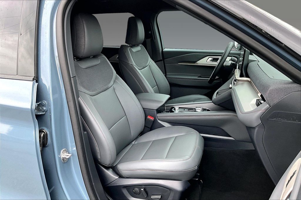 New 2027 Vapor Blue Metallic Ford Active image 30