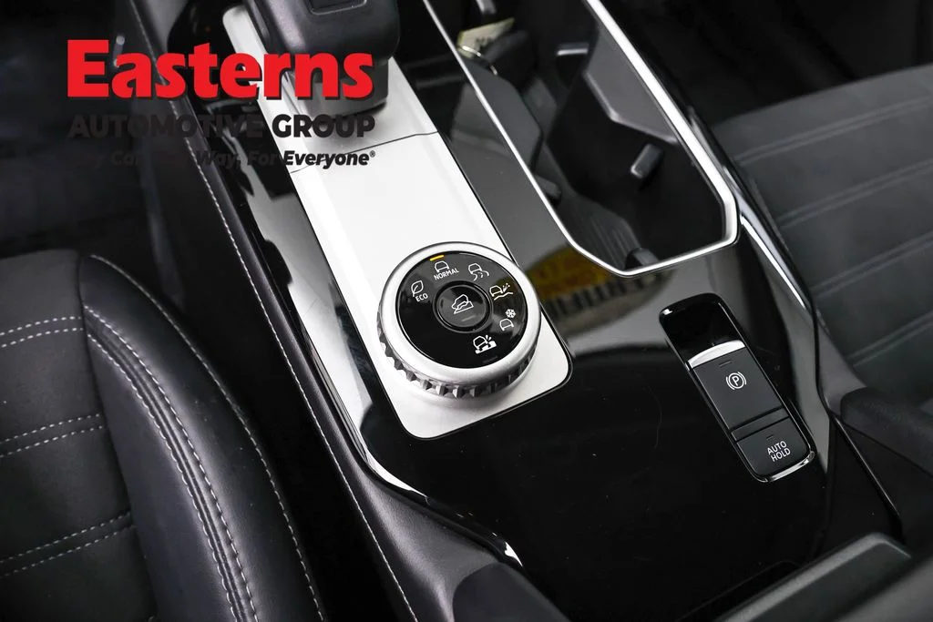 Used 2025 Black Mitsubishi SE image 20