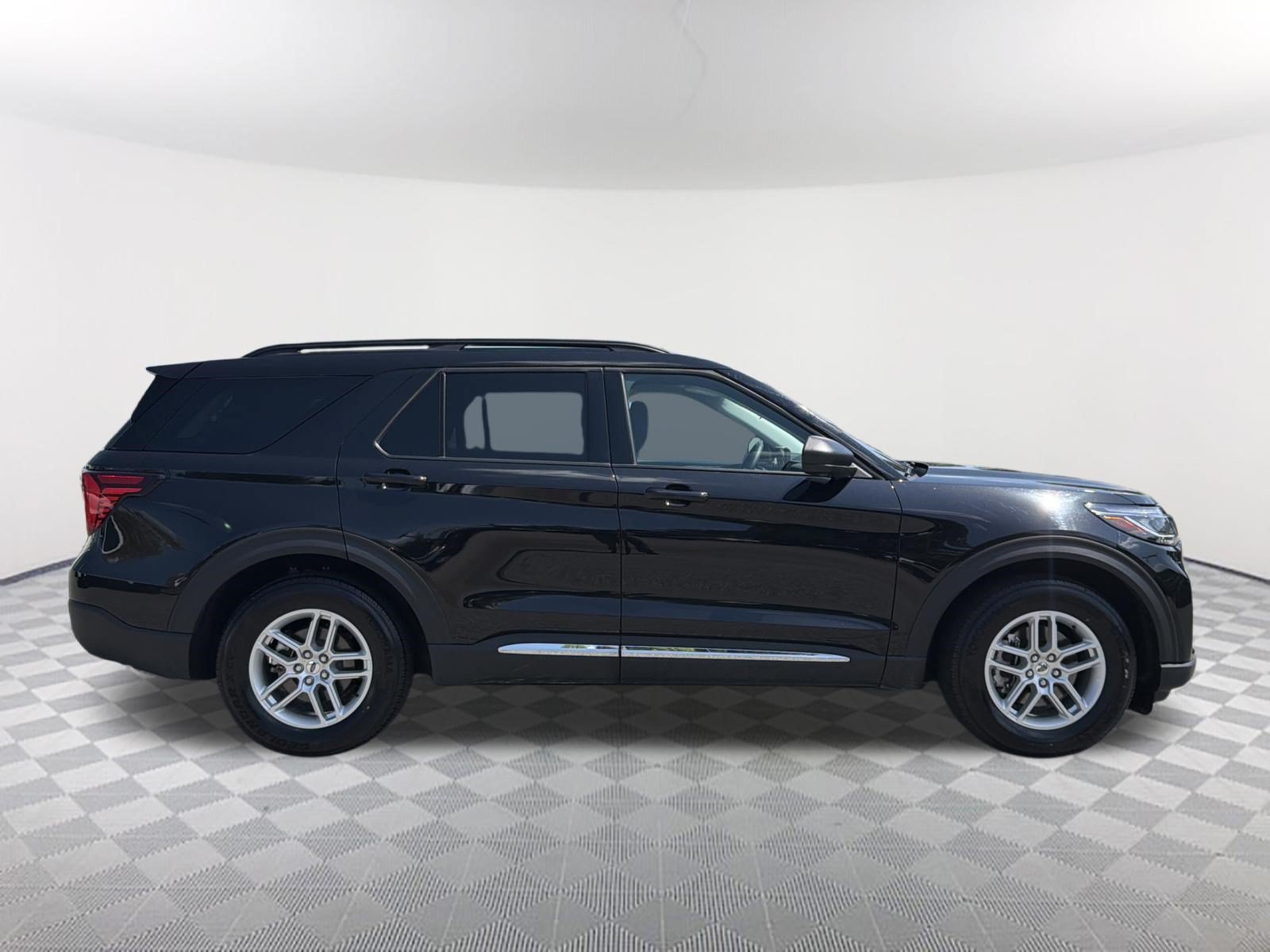 Used 2025 Black Metallic Ford Active image 17