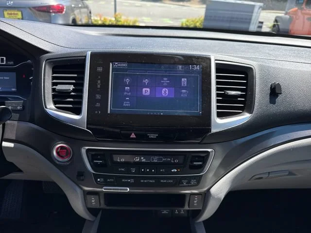 Used 2016 Lunar Silver Metallic Honda EX-L image 23