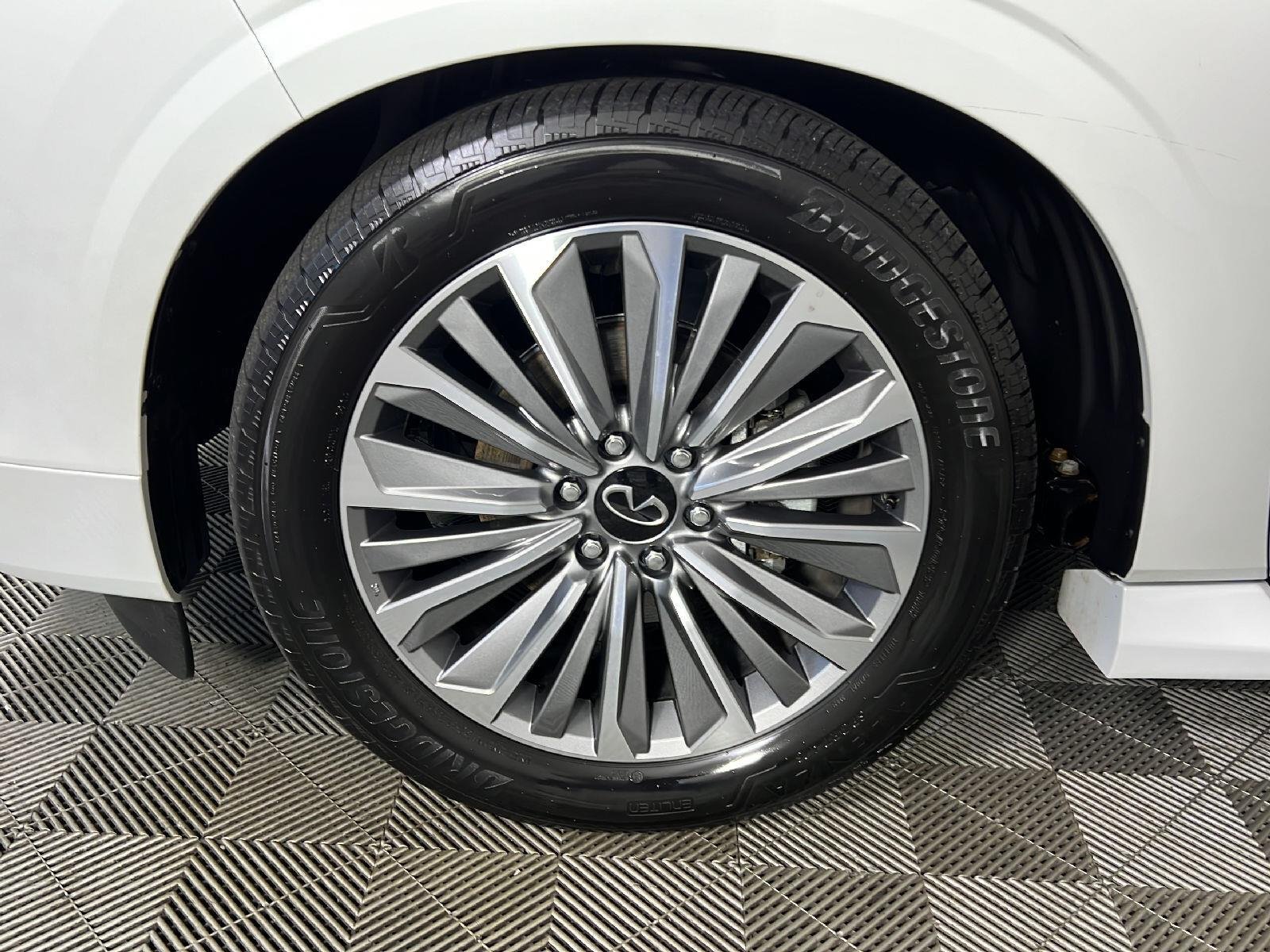 Used 2025 Radiant White INFINITI SENSORY image 13