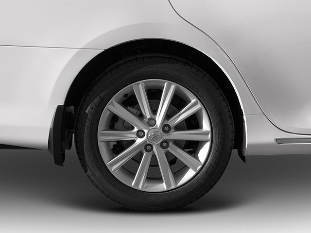 Used 2013 Beige Toyota XLE image 11