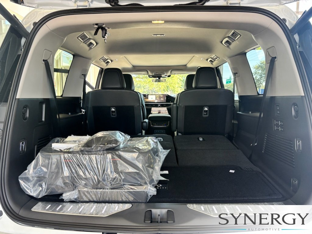 New 2027 Radiant White INFINITI LUXE image 31