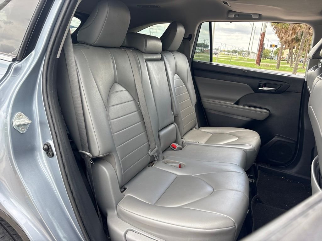 Used 2021  Toyota XLE image 13
