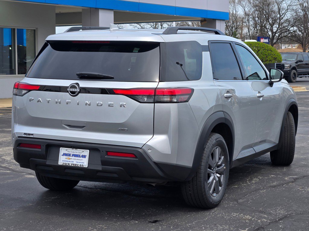 2025 Nissan Pathfinder SV - Photo 13