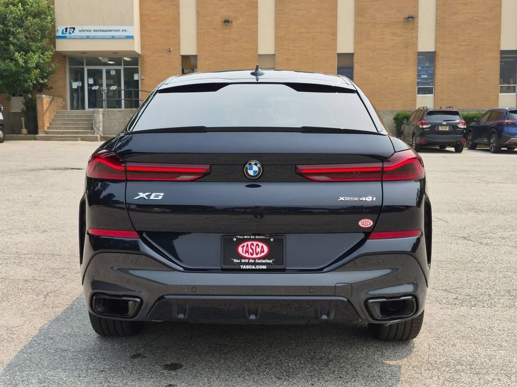 Used 2022 Black BMW xDrive40i image 4