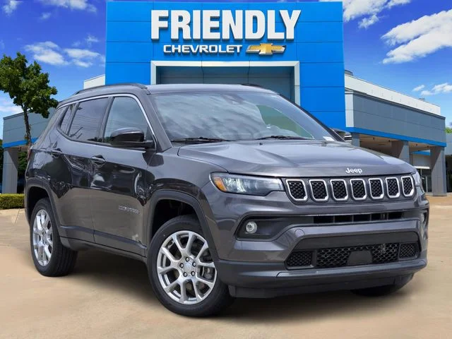 2023 Jeep Compass Latitude Lux 4X4's photo