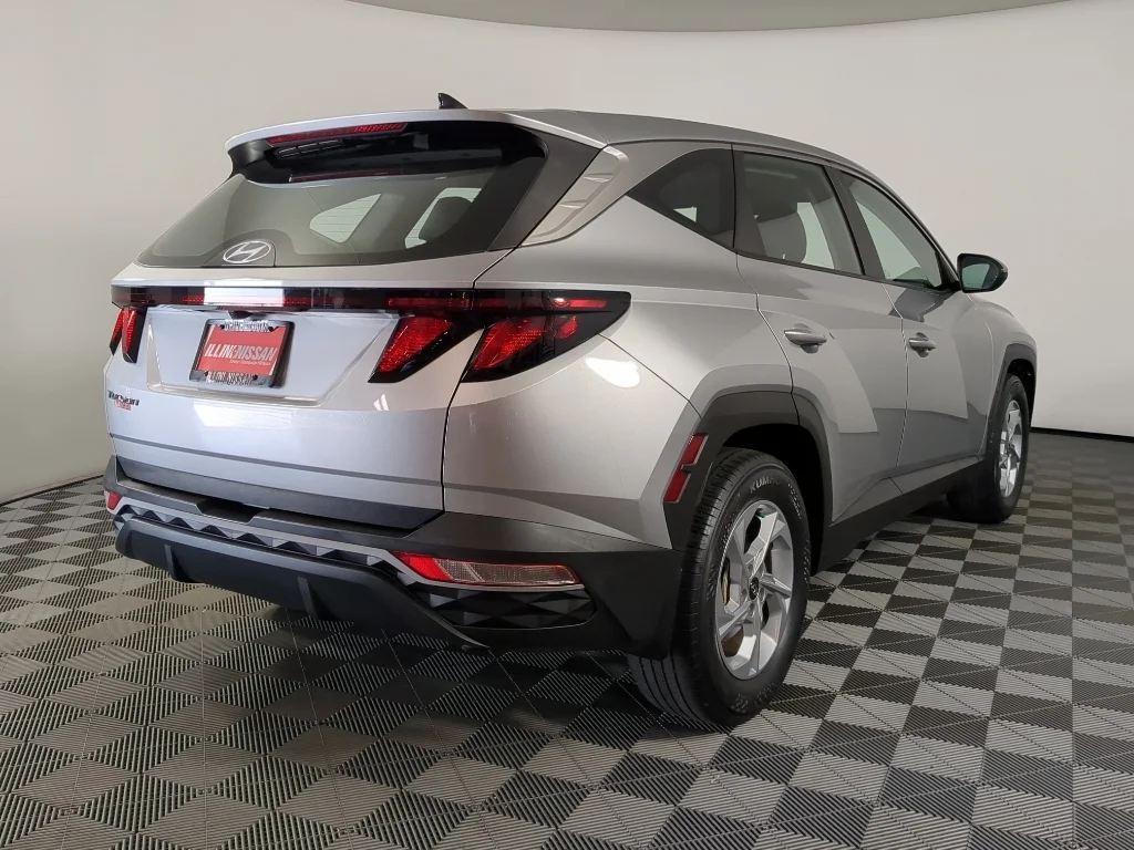 Used 2023 Silver Hyundai SE image 10