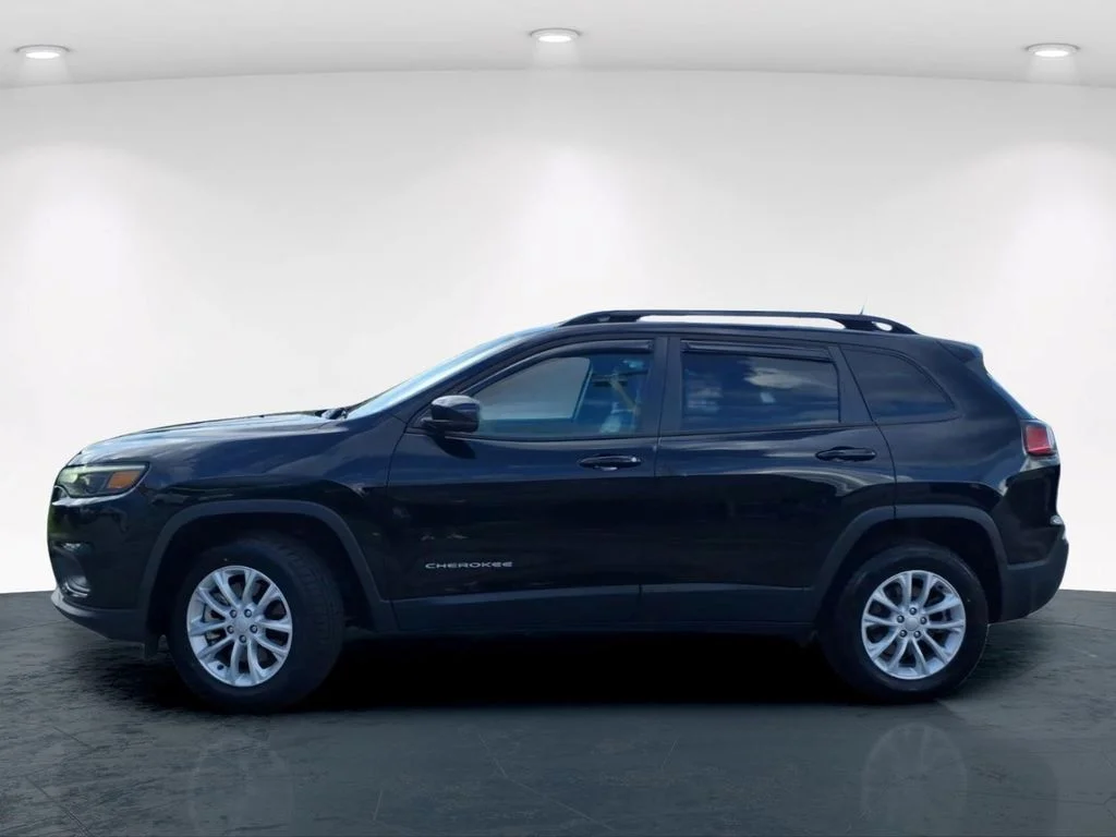 Used 2022 Black Jeep Latitude Lux image 11