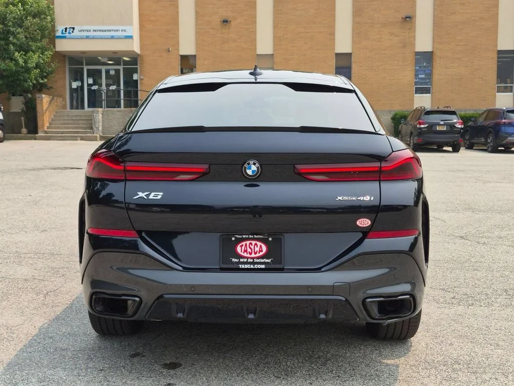 Used 2022 Black BMW xDrive40i image 4